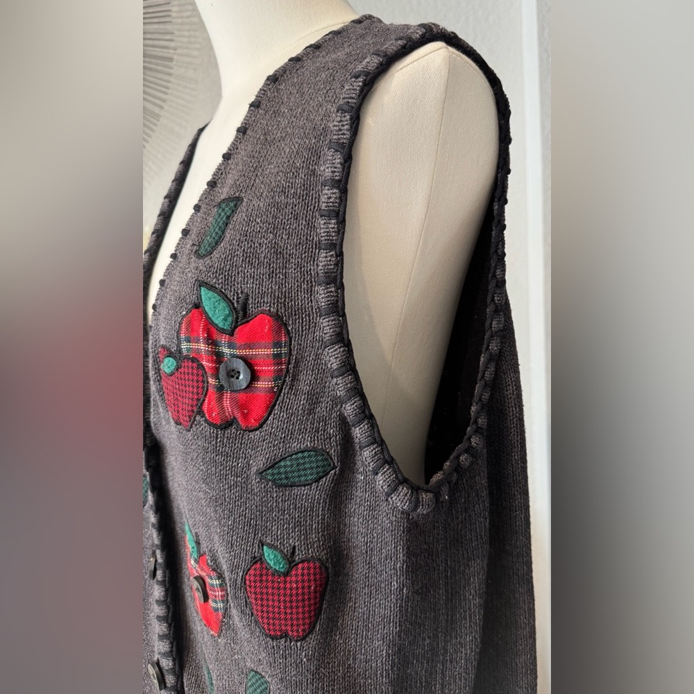 Vintage Mandal Bay Plaid & Checkered Red & Black Apple Fruit & Leaves Vest - Picture 4 of 11